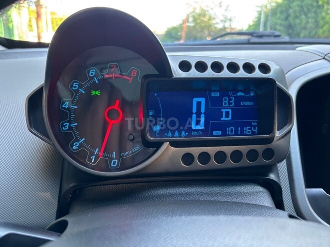 Chevrolet Aveo-11