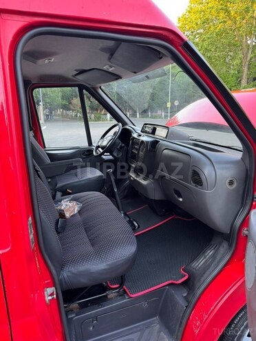 Ford Transit-4