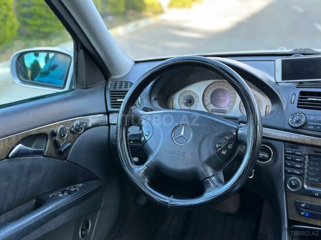 Mercedes E 320-13