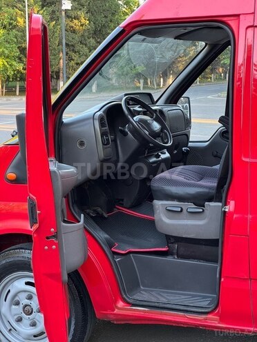 Ford Transit-12