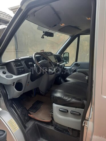Ford Transit-12