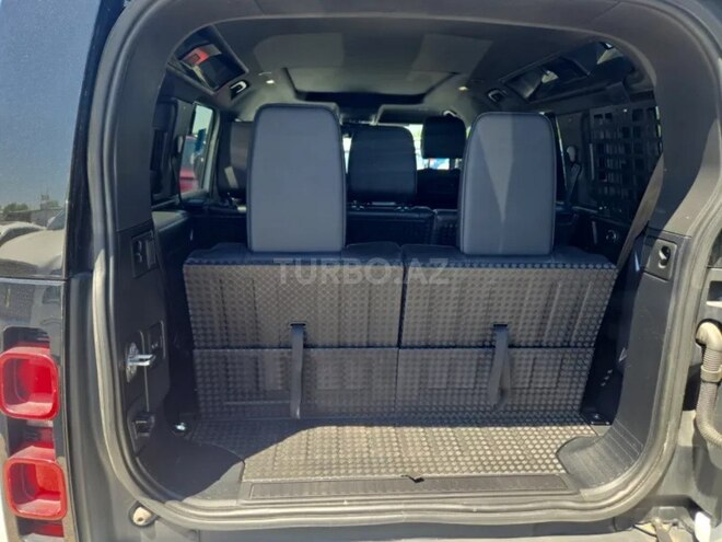 Land Rover Defender-8
