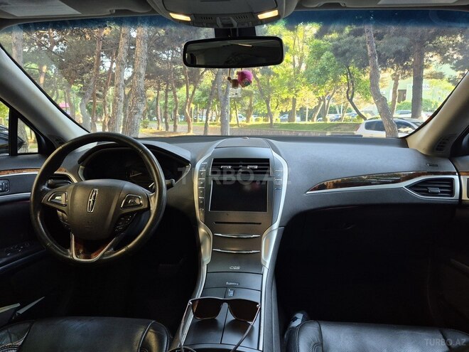 Lincoln MKZ-3