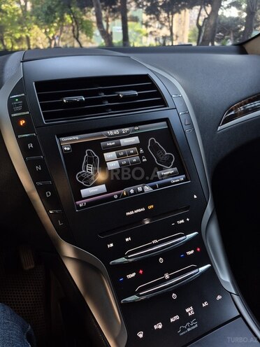 Lincoln MKZ-4