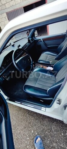 Mercedes 200 E-4