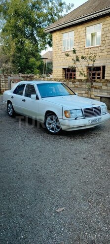 Mercedes 200 E-1