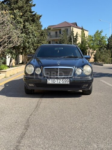 Mercedes E 230-1