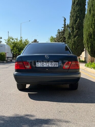 Mercedes E 230-4