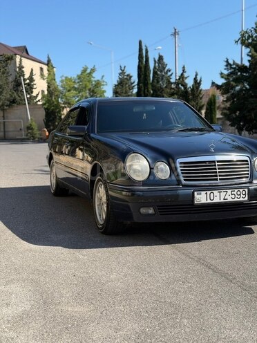 Mercedes E 230-3