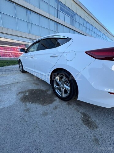 Hyundai Avante-10