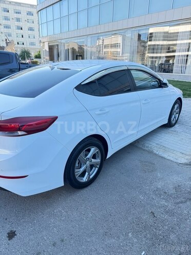 Hyundai Avante-9