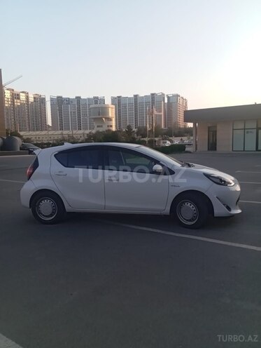 Toyota Aqua-2