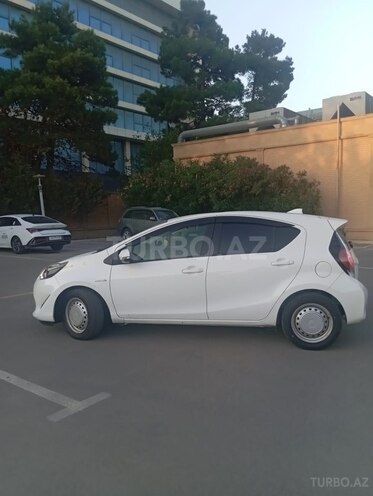 Toyota Aqua-4