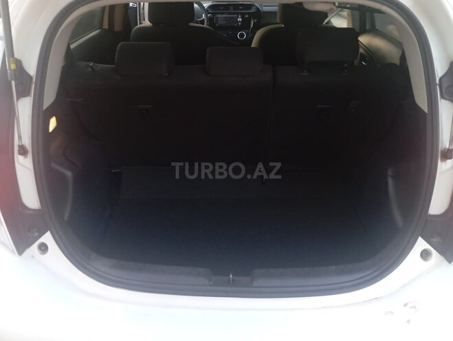 Toyota Aqua-8