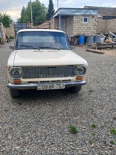 LADA (VAZ) 21011-1