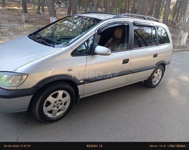 Opel Zafira-8