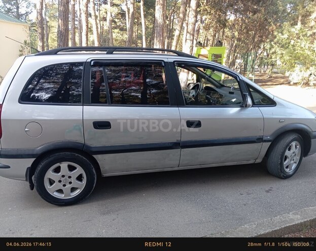 Opel Zafira-9