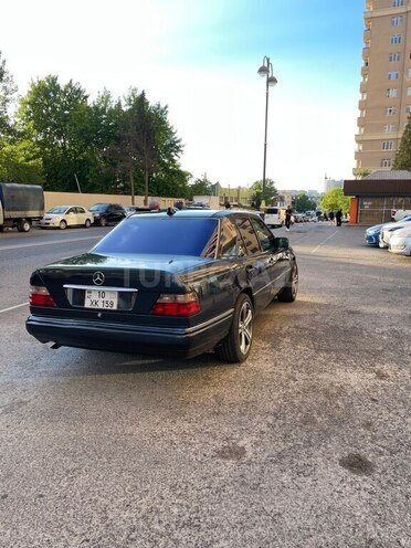 Mercedes 220 E-5