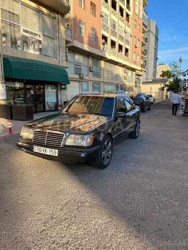 Mercedes 220 E-2
