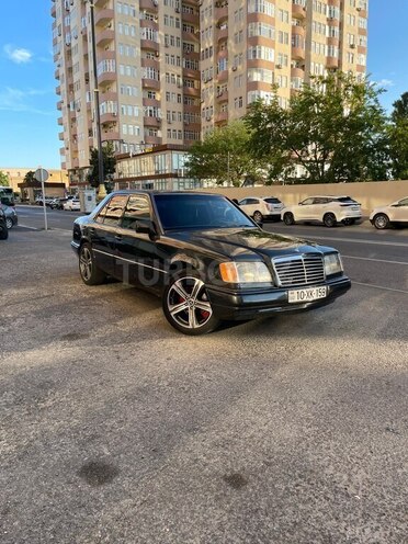 Mercedes 220 E-1