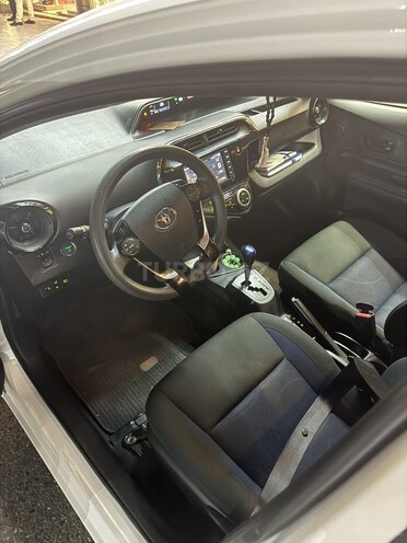 Toyota Aqua-5