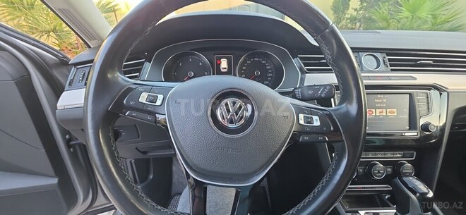 Volkswagen Passat-8