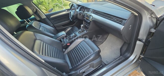 Volkswagen Passat-12
