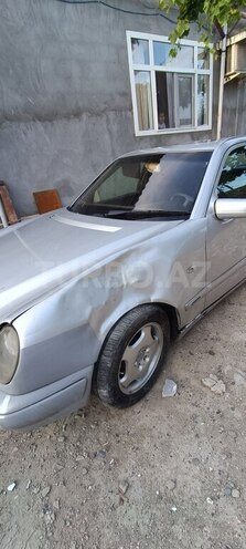 Mercedes E 230-3