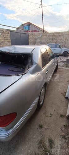 Mercedes E 230-6