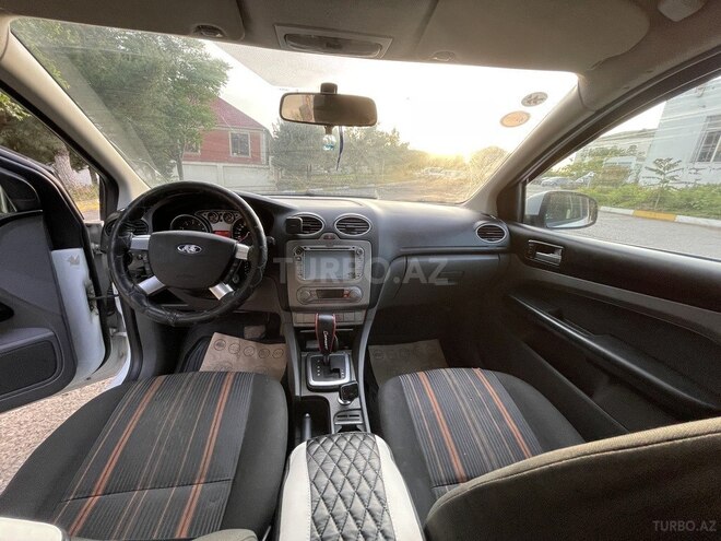 Ford Focus-11