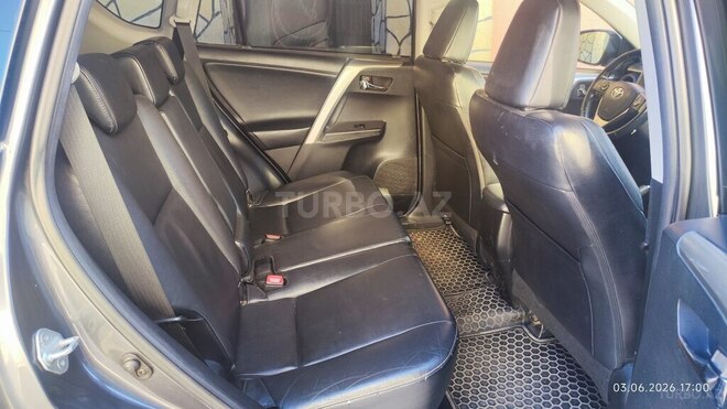 Toyota RAV4-9