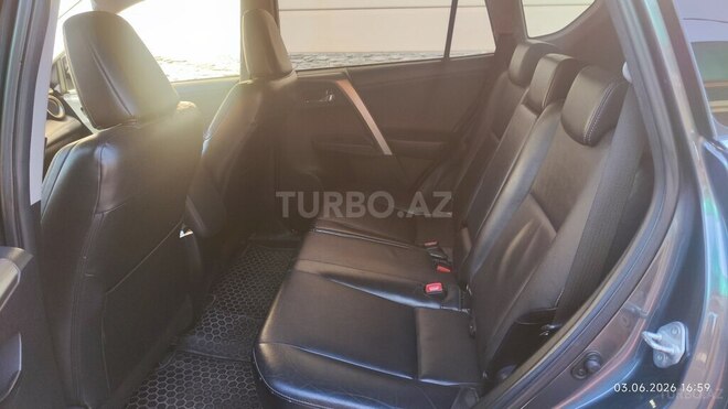 Toyota RAV4-8