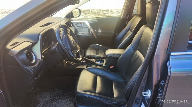Toyota RAV4-6