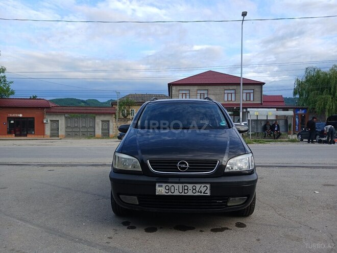 Opel Zafira-1