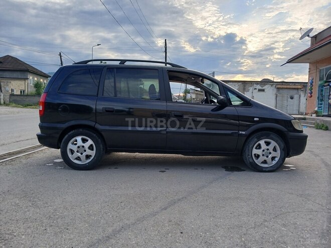 Opel Zafira-8