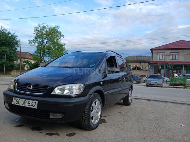Opel Zafira-10
