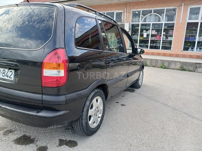 Opel Zafira-11