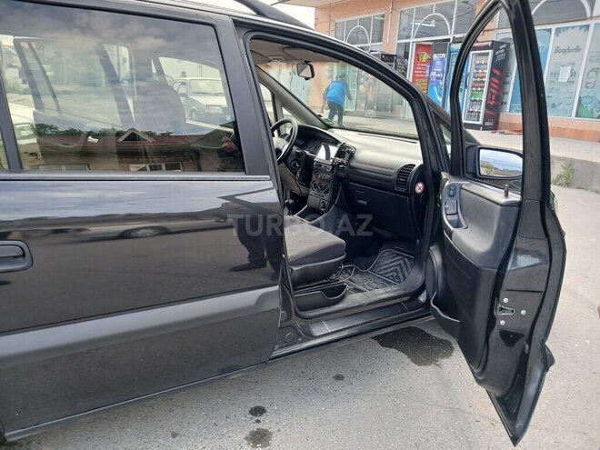 Opel Zafira-15