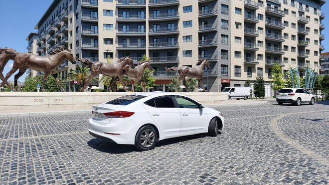 Hyundai Elantra 2016, 105,200 km - 2.0 l - Bakı
