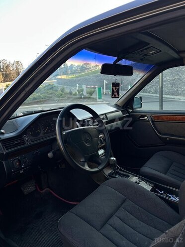Mercedes 220 E-6