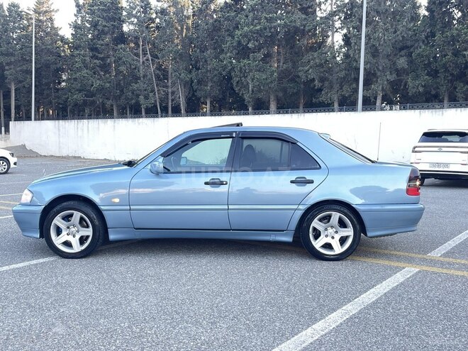 Mercedes C 220-11