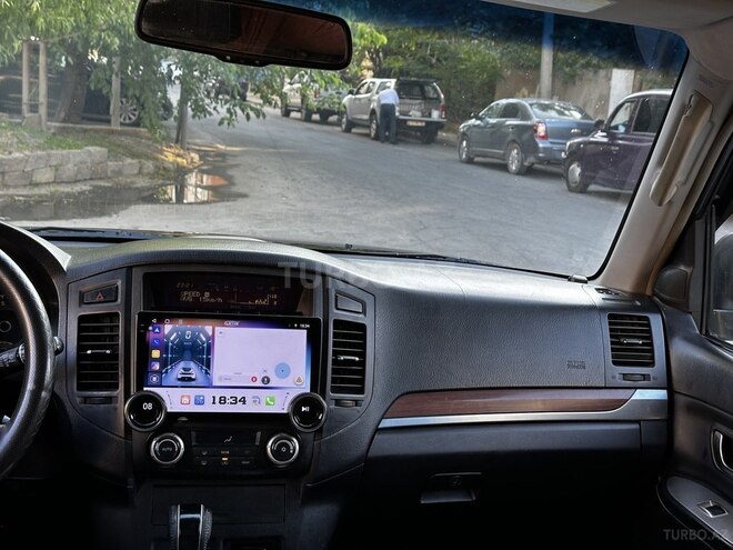 Mitsubishi Pajero-4