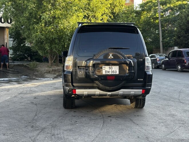 Mitsubishi Pajero-9
