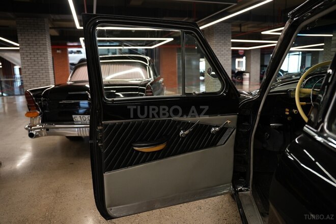 GAZ 21 "Volga"-4