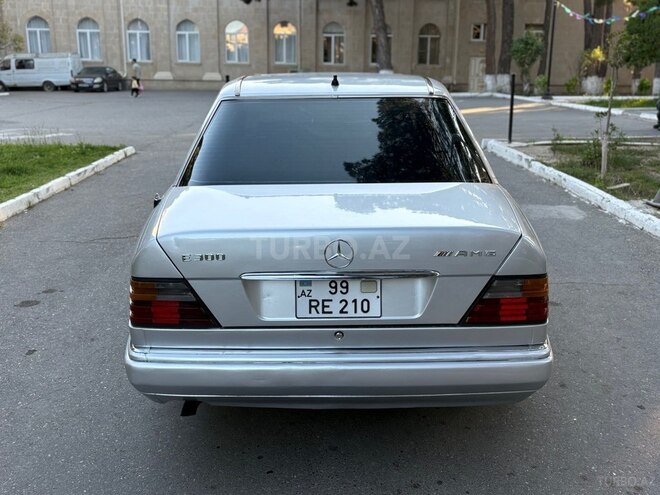 Mercedes 300 D-6