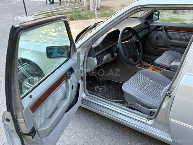 Mercedes 300 D-13