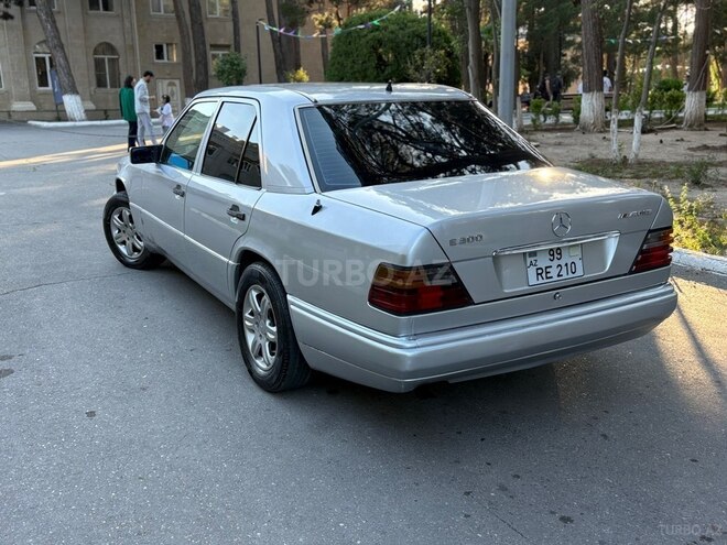 Mercedes 300 D-10