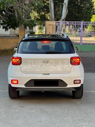 Hyundai Venue-8