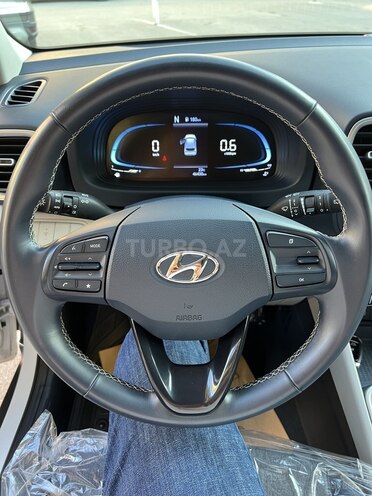 Hyundai Venue-17