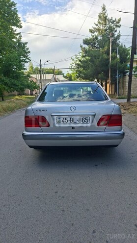 Mercedes E 240-2